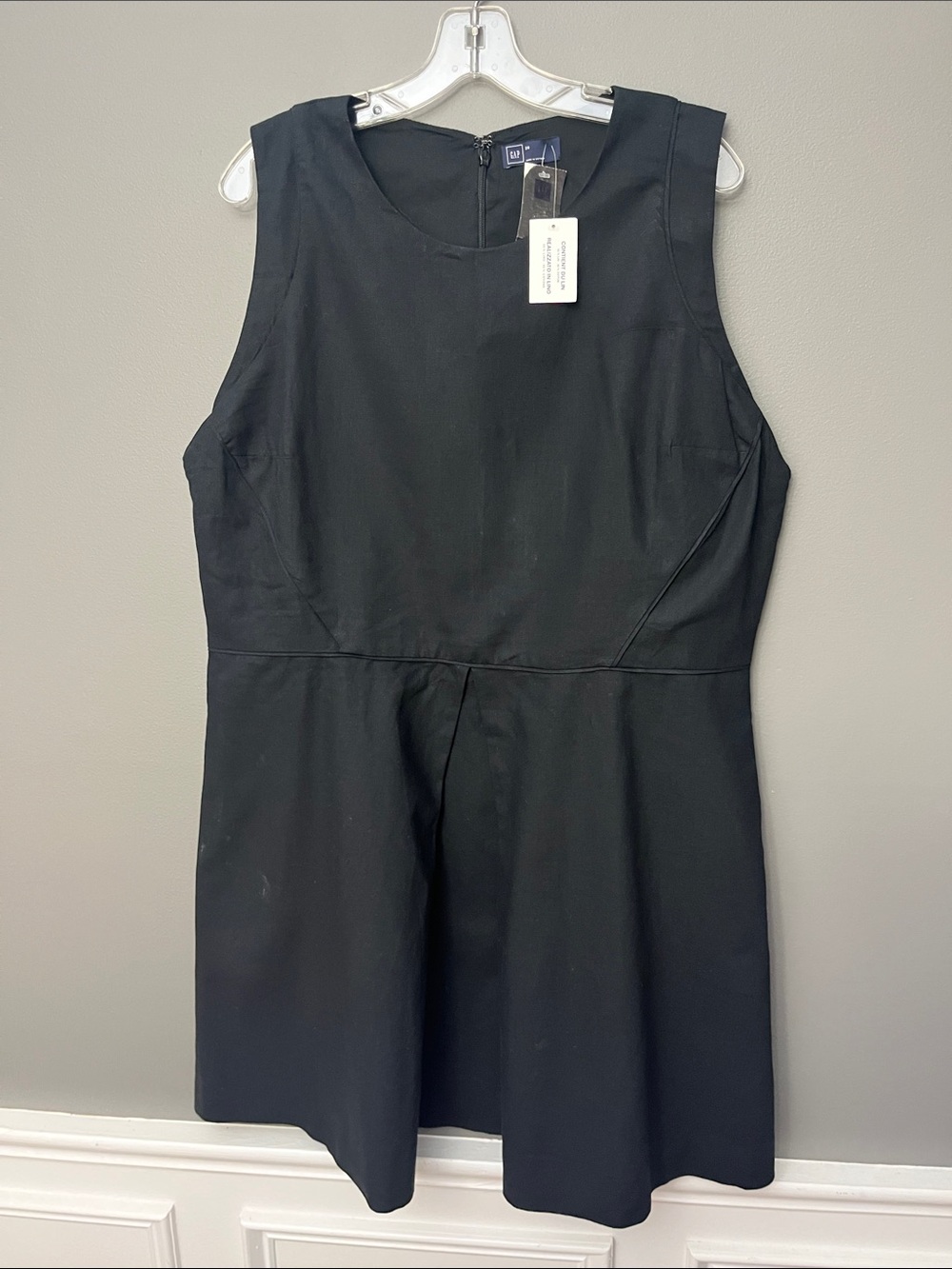 GAP Black Sleeveless Mini Dress - Size 20